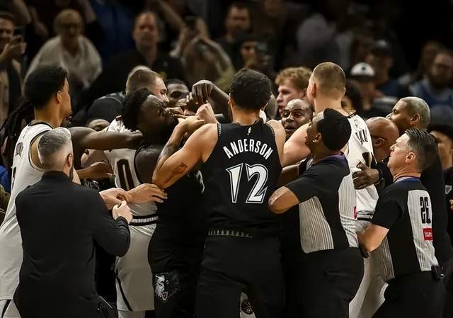 开云体育登录-网开一面？NBA官宣，罚单出炉，只罚款不禁赛，约基奇逃过一劫