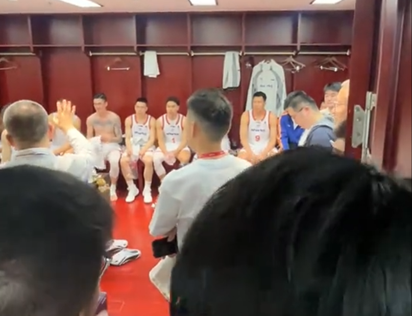 开云体育在线-上海太豪了！晋级四强后，俱乐部更衣室承诺：夺冠奖金一分不少！